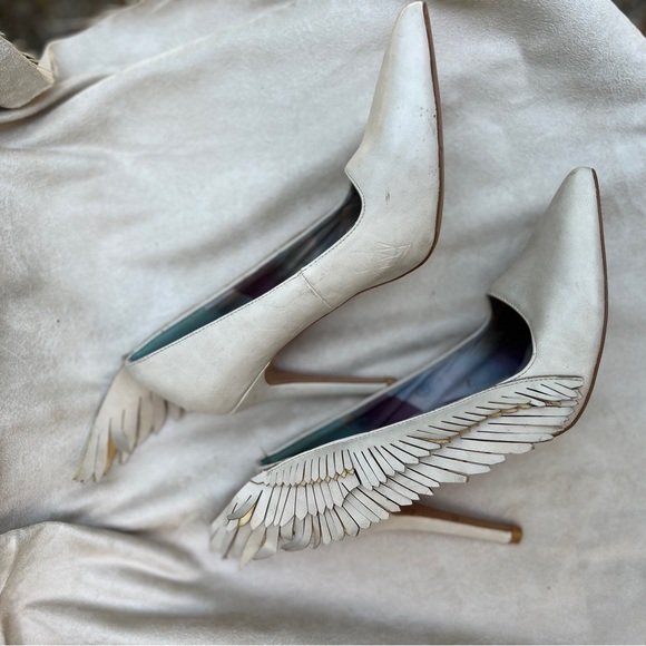 Winged Heels - Picture 4 of 4